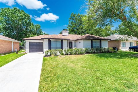 Photo of 405 Avondale Lane, Friendswood, TX 77546 (MLS # 35581518)