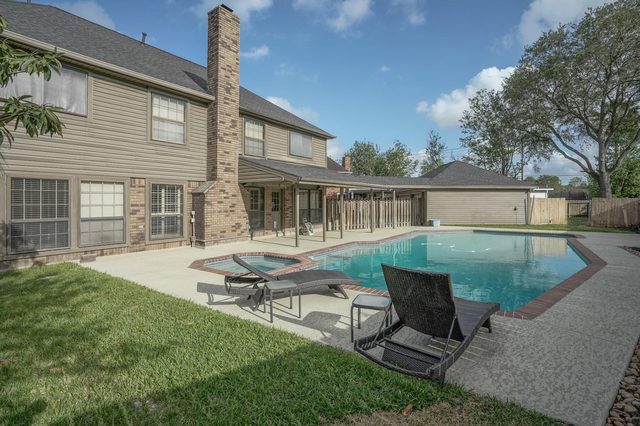 2108 Lakeway Drive