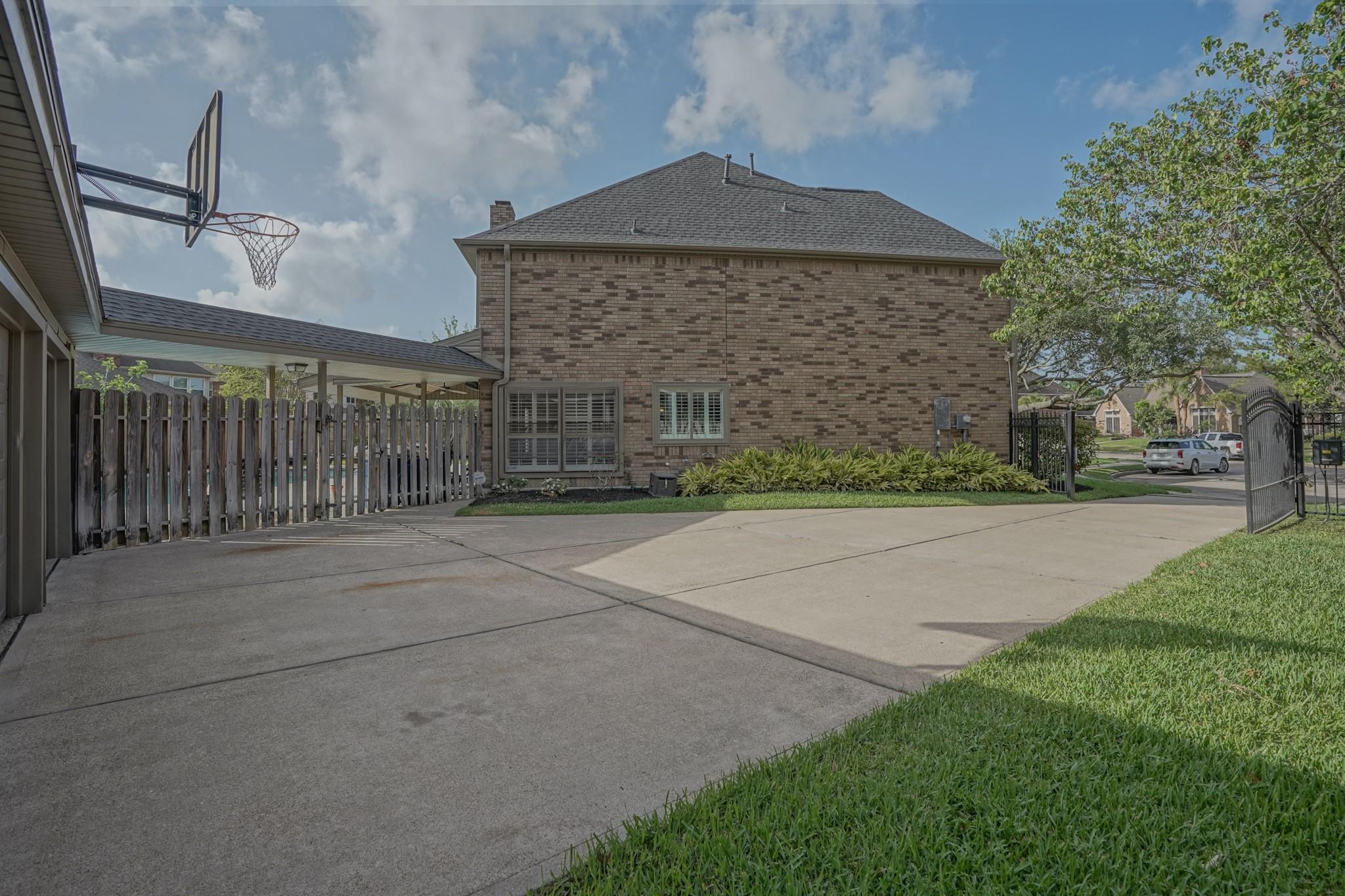 2108 Lakeway Drive