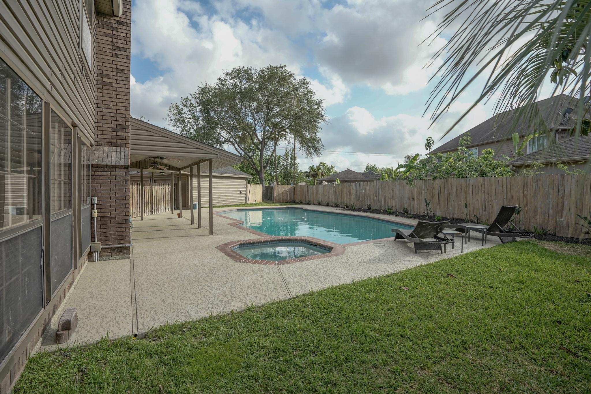2108 Lakeway Drive