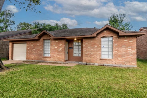 Photo of 14515 Essendine Lane, Houston, TX 77045 (MLS # 88690728)