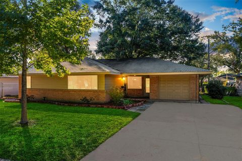 Photo of 4413 W 43rd Street, Houston, TX 77092 (MLS # 93293971)