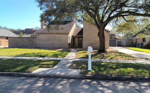 Photo of 15906 Laurelfield Drive, Houston, TX 77059 (MLS # 68747588)