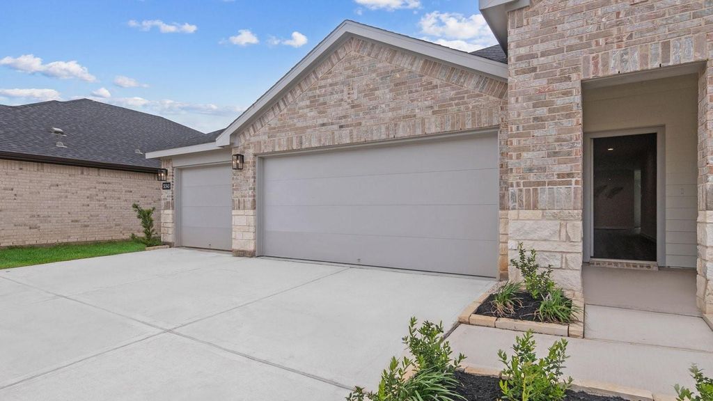 Photo of 31314 Joshua Knoll Lane, Fulshear, TX 77441 (MLS # 44163682)