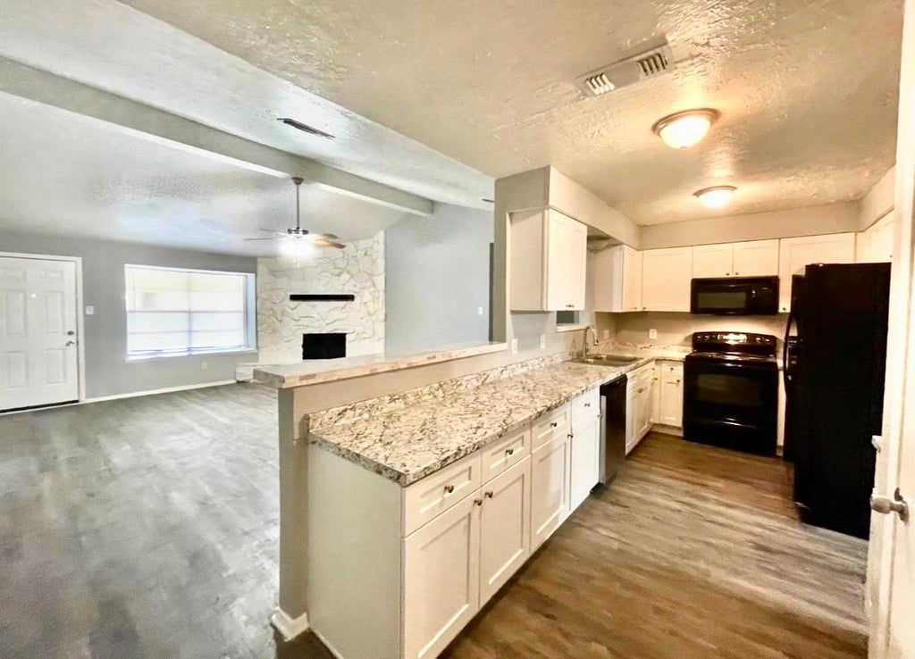 Photo of 13942 Towne Way Drive, Sugar Land, TX 77498 (MLS # 85437231)