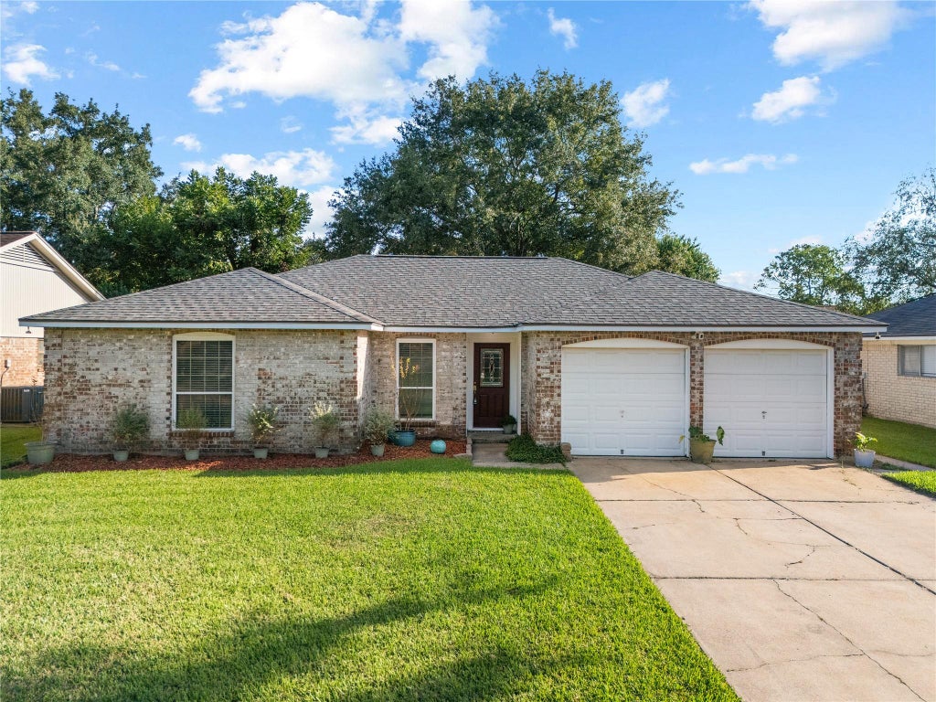Photo of 2303 Mimosa Court, League City, TX 77573 (MLS # 46105534)