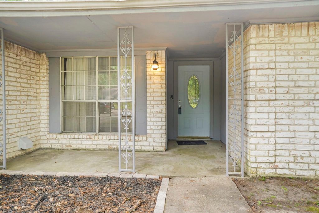 Photo of 1998 Lake Creek Drive, Houston, TX 77339 (MLS # 5408070)