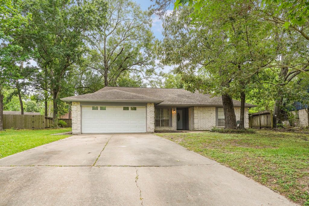 Photo of 1998 Lake Creek Drive, Houston, TX 77339 (MLS # 5408070)