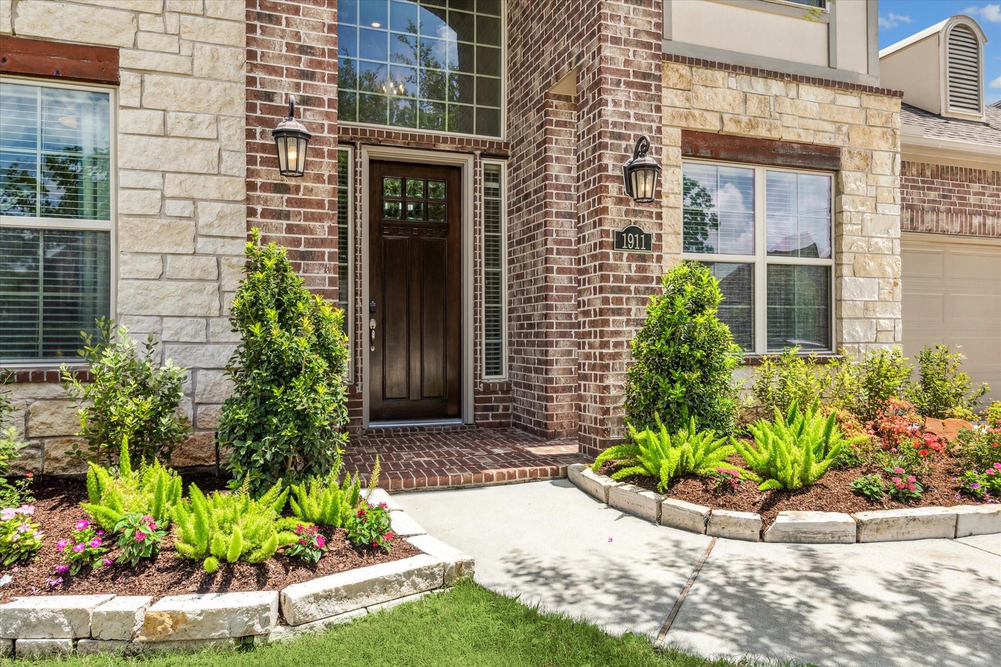 1911 Donna Temple Court