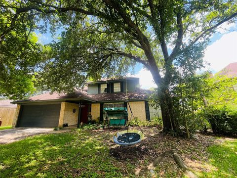 Photo of 118 Driftwood Drive, Lake Jackson, TX 77566 (MLS # 63583420)