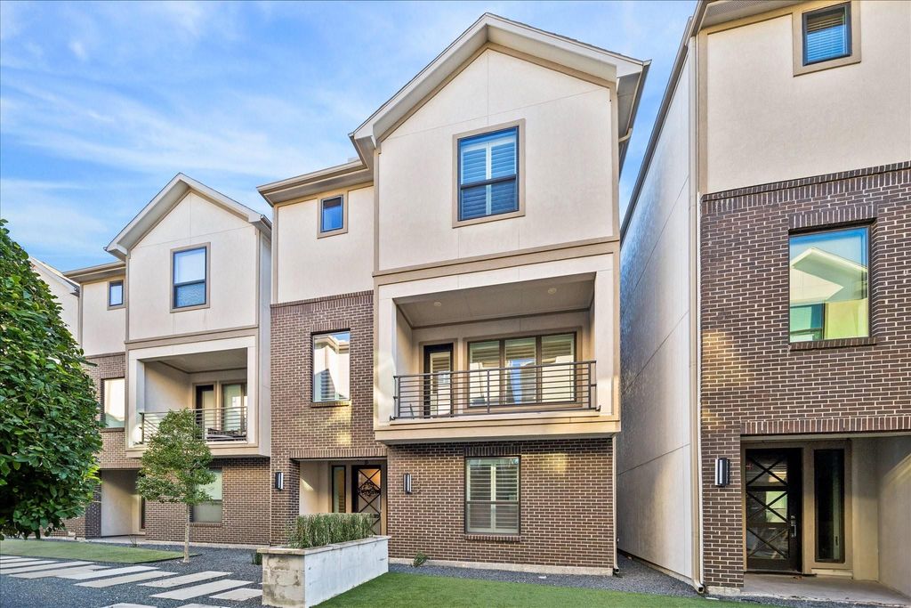 Photo of 1122 Thompson Street, Houston, TX 77007 (MLS # 25015205)