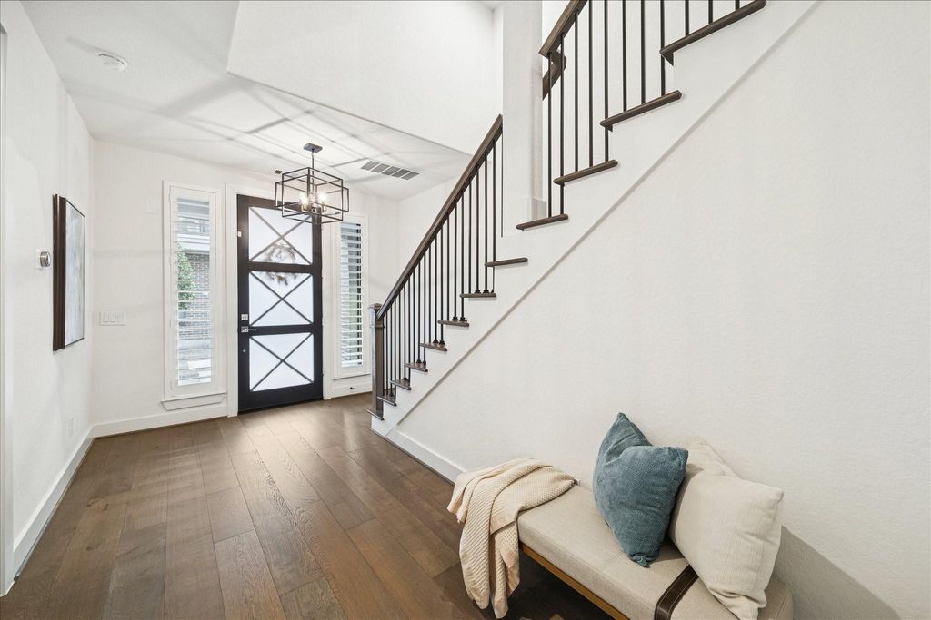 Photo of 1122 Thompson Street, Houston, TX 77007 (MLS # 25015205)