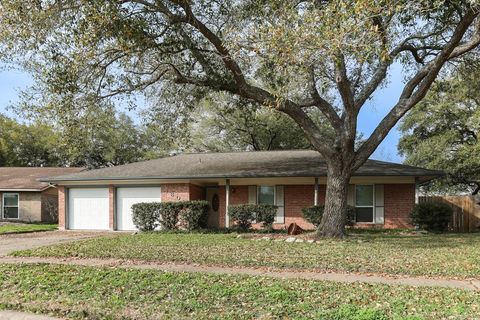 Photo of 1809 Lazy Creek Ln Ln, Pearland, TX 77581 (MLS # 9028892)