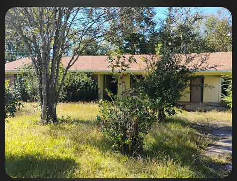 Photo of 1006 Oakhollow Place, Diboll, TX 75941 (MLS # 28623656)