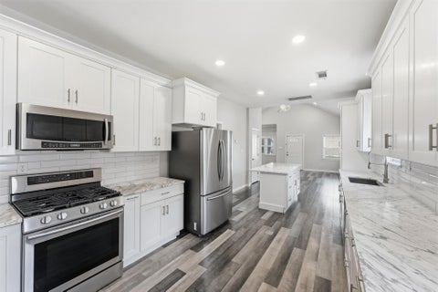 Photo of 202 E 34th Street, Houston, TX 77018 (MLS # 5392136)