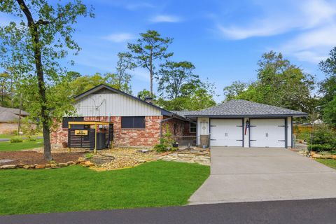 Photo of 236 Point Clear Drive, Conroe, TX 77304 (MLS # 97694744)