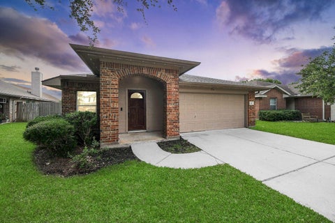 Photo of 137 Rustic Colony Lane, Dickinson, TX 77539 (MLS # 14324664)