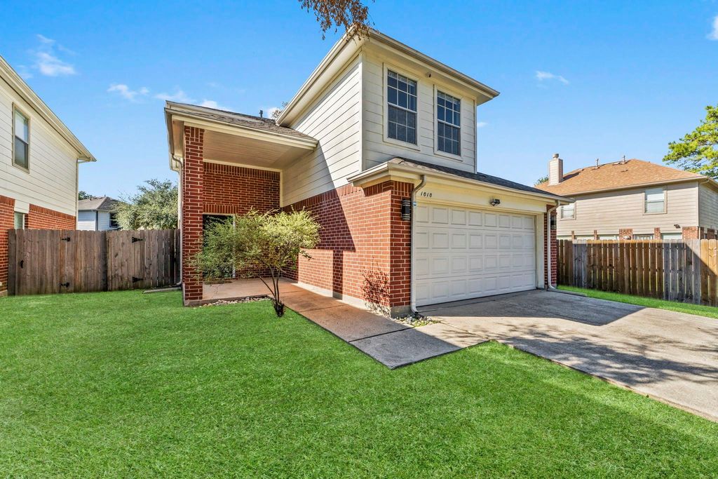 Photo of 1010 Willow West Drive, Houston, TX 77073 (MLS # 33553484)