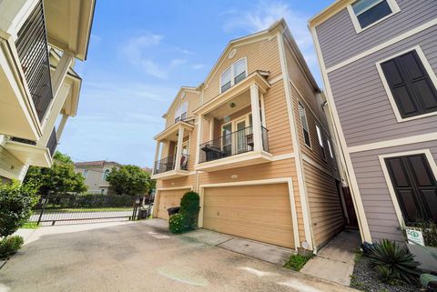 Photo of 2605 Link Road, Houston, TX 77009 (MLS # 36173364)