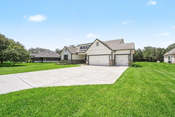 43 CATTLE DR, BAY CITY, TX 77414 - Image ffcd2416eb4d6df2e11101d76535fb87/3068815625