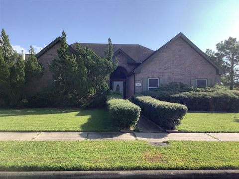 Photo of 1601 Oak Place Court, Pearland, TX 77581 (MLS # 35575952)