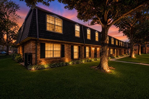 Condo For Sale - 9001 Gaylord Street #4<br/> Houston, TX 77024