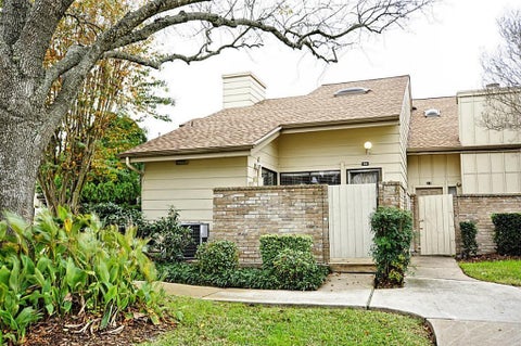 Photo of 3114 Windchase Blvd Boulevard #411, Houston, TX 77082 (MLS # 24041580)