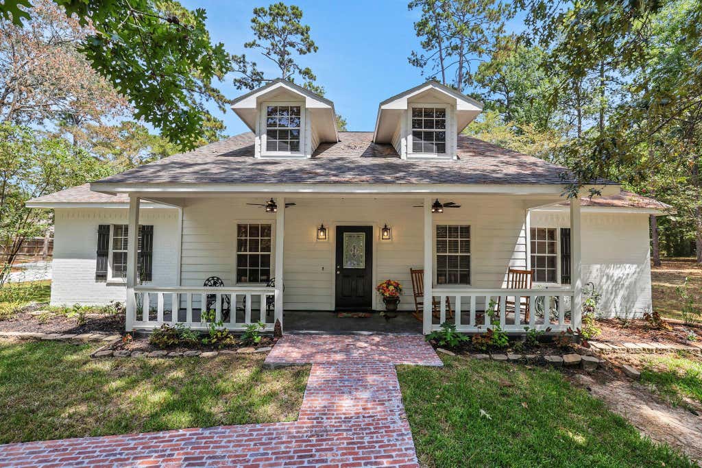 Photo of 221 Lake Grove Drive, Coldspring, TX 77331 (MLS # 80548526)