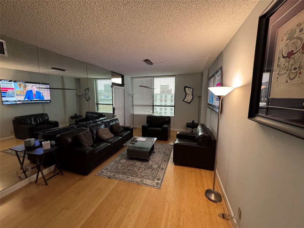 Photo of 5150 Hidalgo Street #603, Houston, TX 77056 (MLS # 8661313)