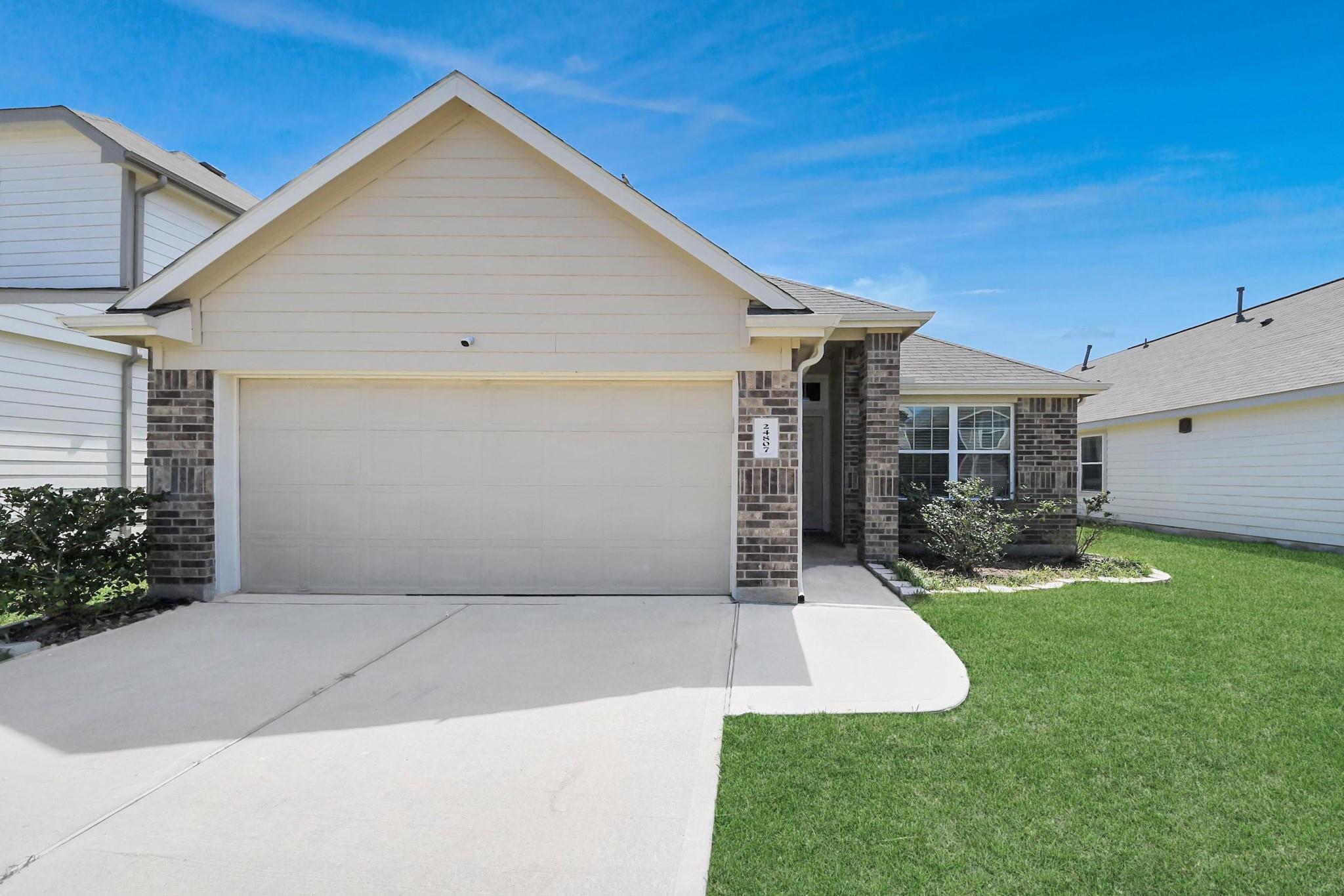 24807 Bastiani Canvas Lane