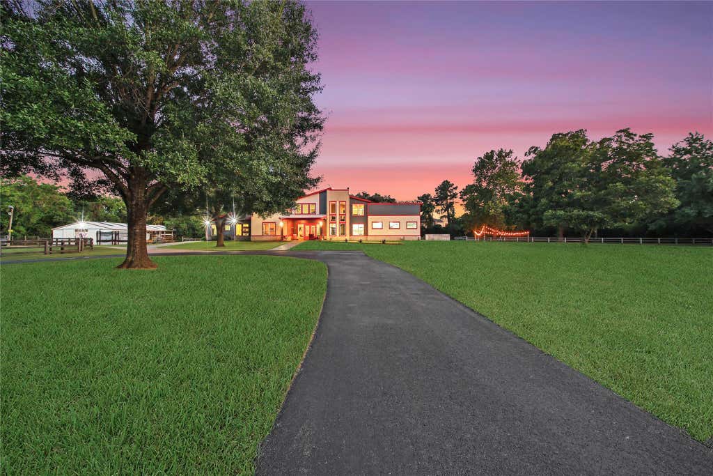 Photo of 2531 S Cherry Street, Tomball, TX 77375 (MLS # 50065304)