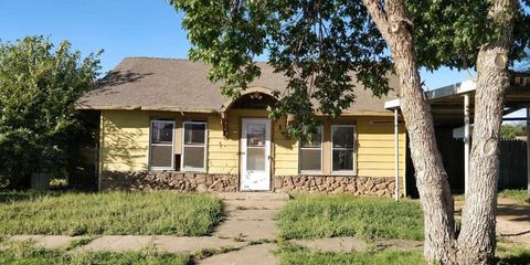 Photo of 115 E Hallie Street, Floydada, TX 79235 (MLS # 66743854)