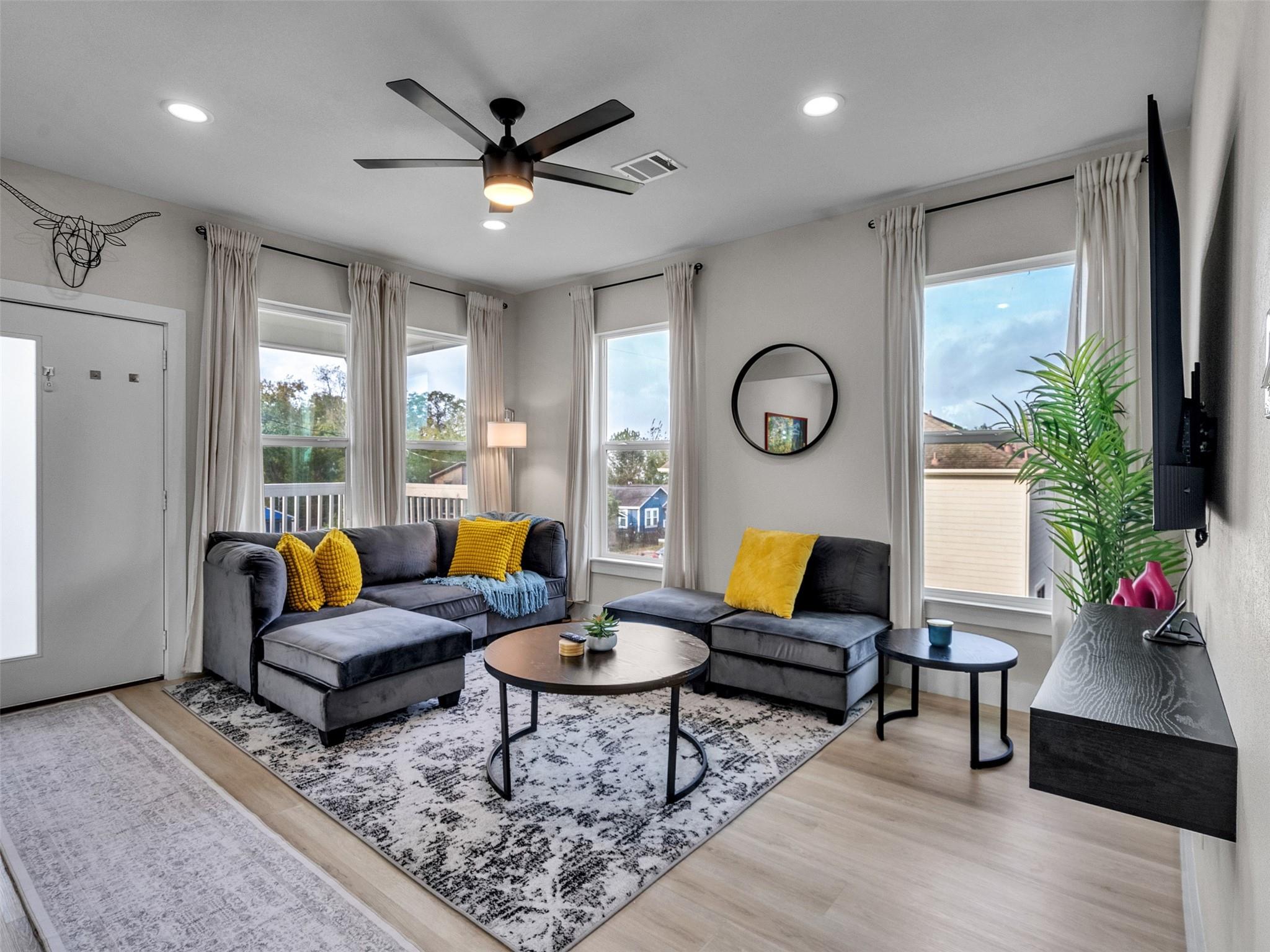 819 E 40th Street A/B