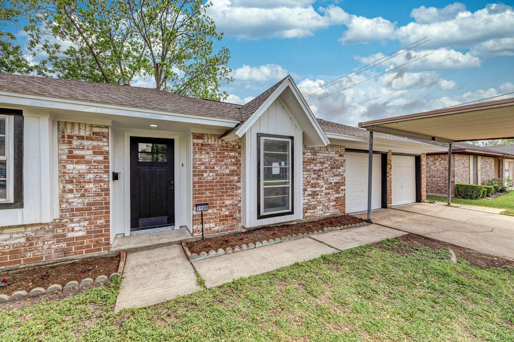 Photo of 1109 E Columbia Lane, Deer Park, TX 77536 (MLS # 60536558)