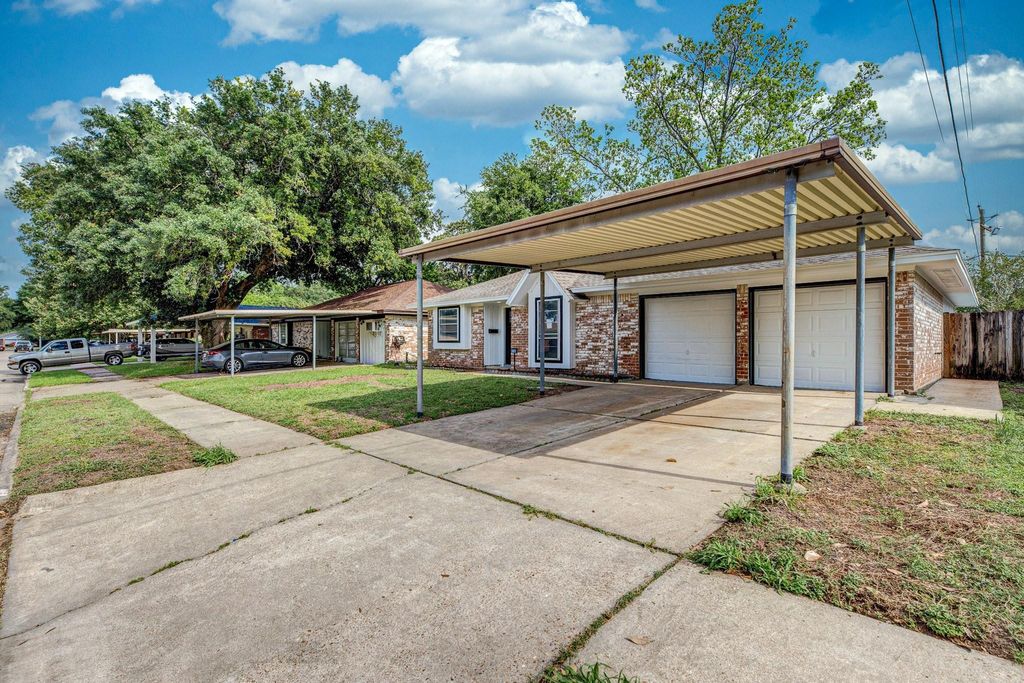Photo of 1109 E Columbia Lane, Deer Park, TX 77536 (MLS # 60536558)