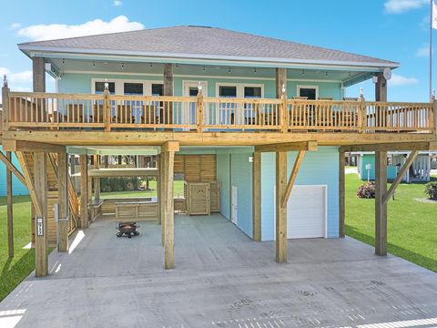 Photo of 917 Westview, Crystal Beach, TX 77650 (MLS # 54954277)