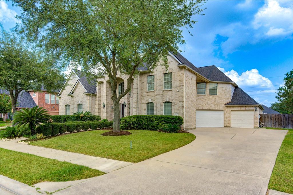 Photo of 10815 Ashland Bridge Lane, Sugar Land, TX 77498 (MLS # 42933189)