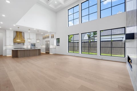 Tiny photo for 211 W 34th Street, Houston, TX 77018 (MLS # 28641268)