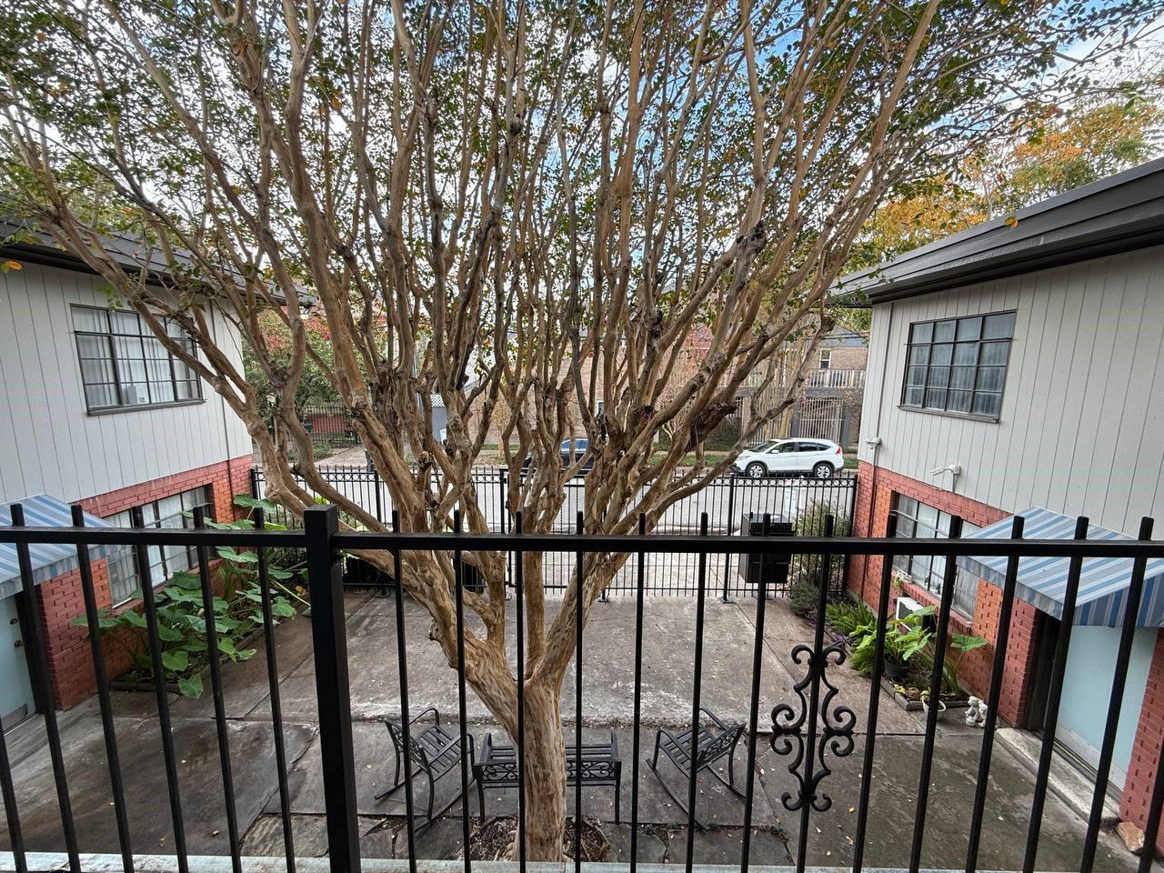2501 Yoakum Boulevard 13