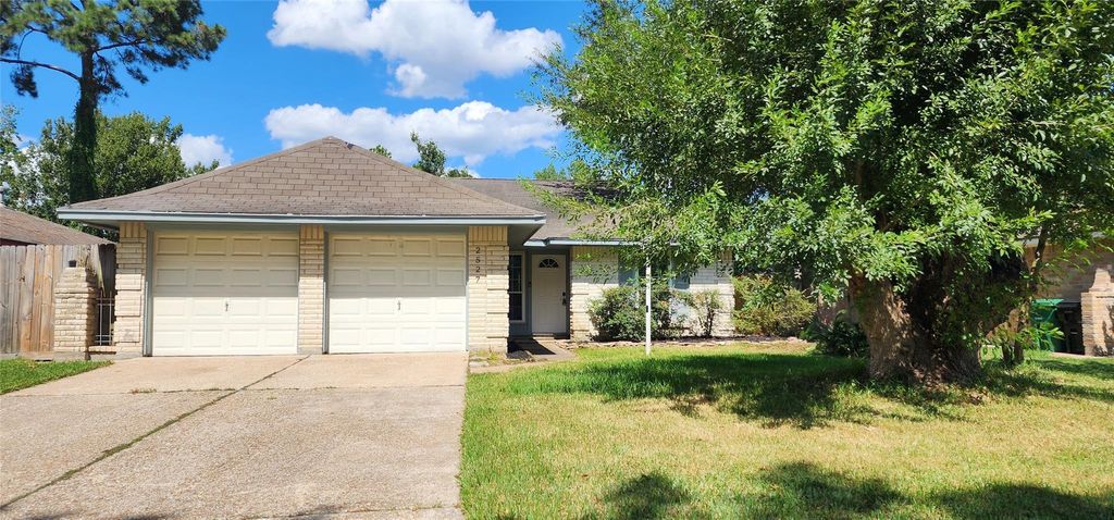 Photo of 2527 Meandering Trail, Houston, TX 77339 (MLS # 40331441)