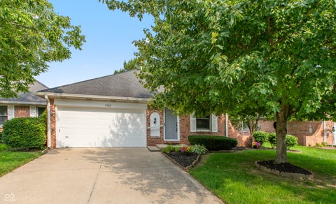Photo of 1323 Holiday Lane W, Brownsburg, IN 46112 (MLS # 22119562)