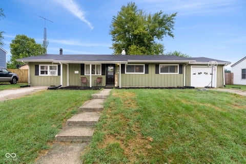 Photo of 604 Center Drive, Frankfort, IN 46041 (MLS # 22126451)