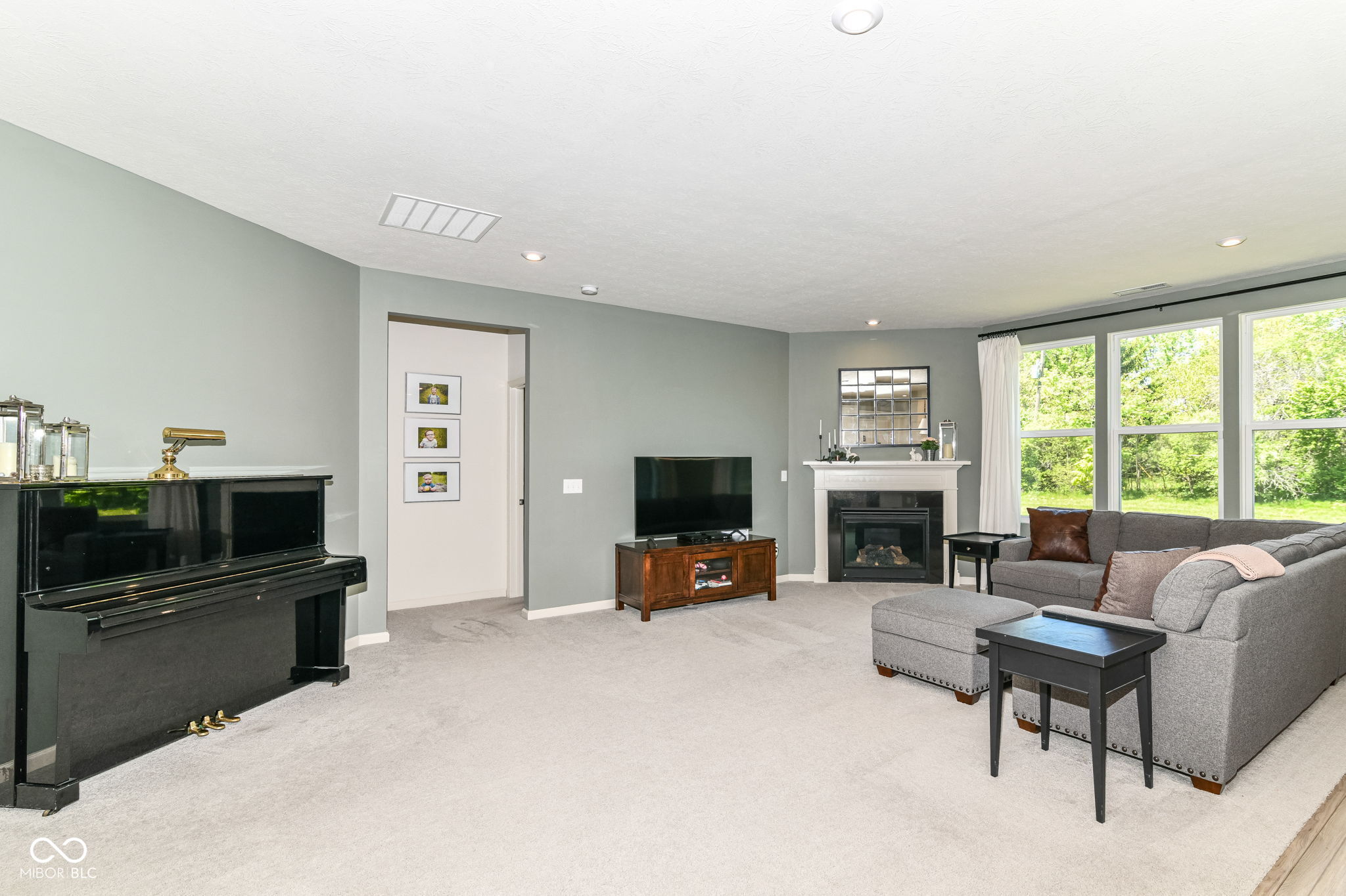 6832 Oakcrest Drive