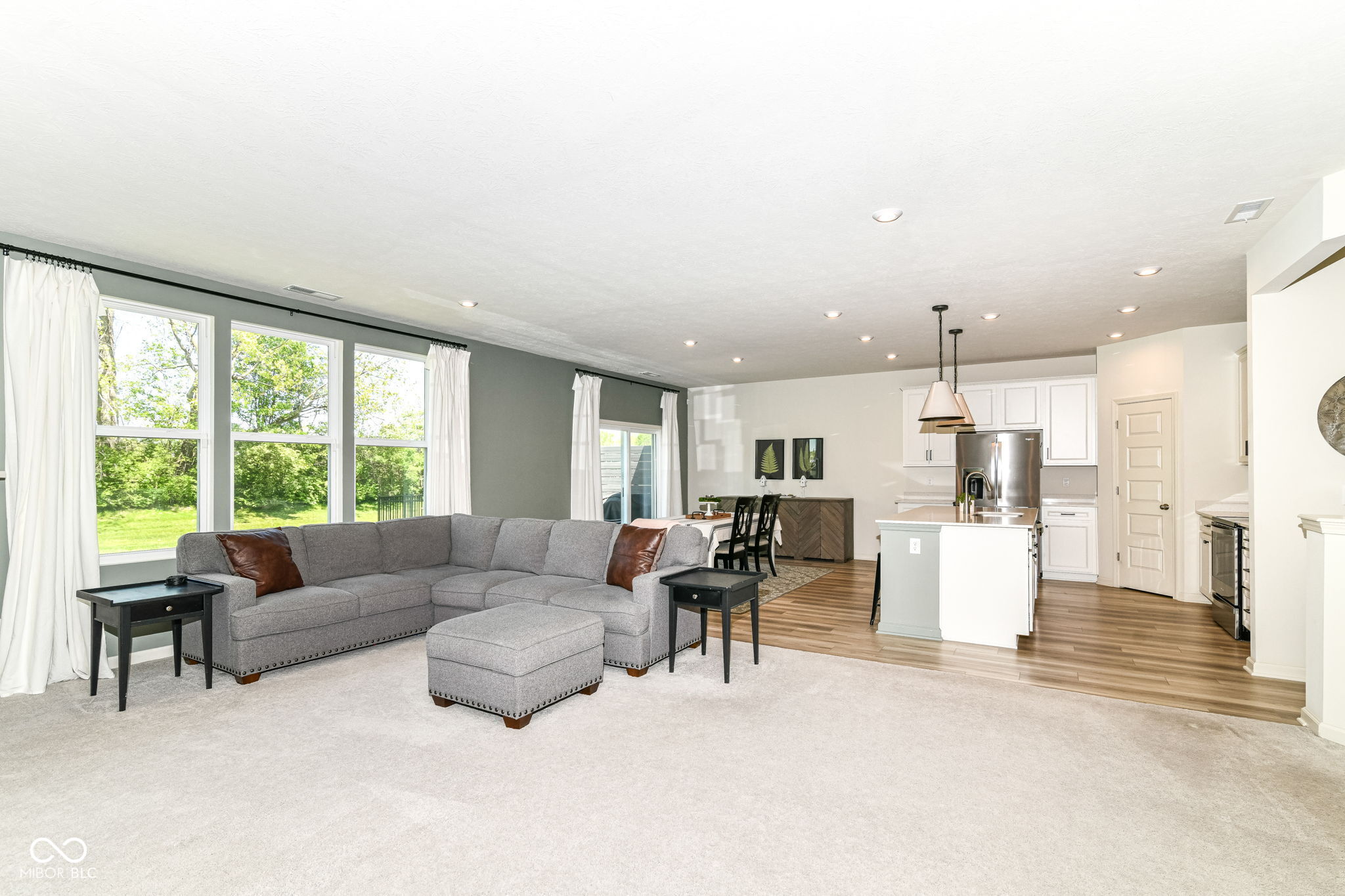 6832 Oakcrest Drive