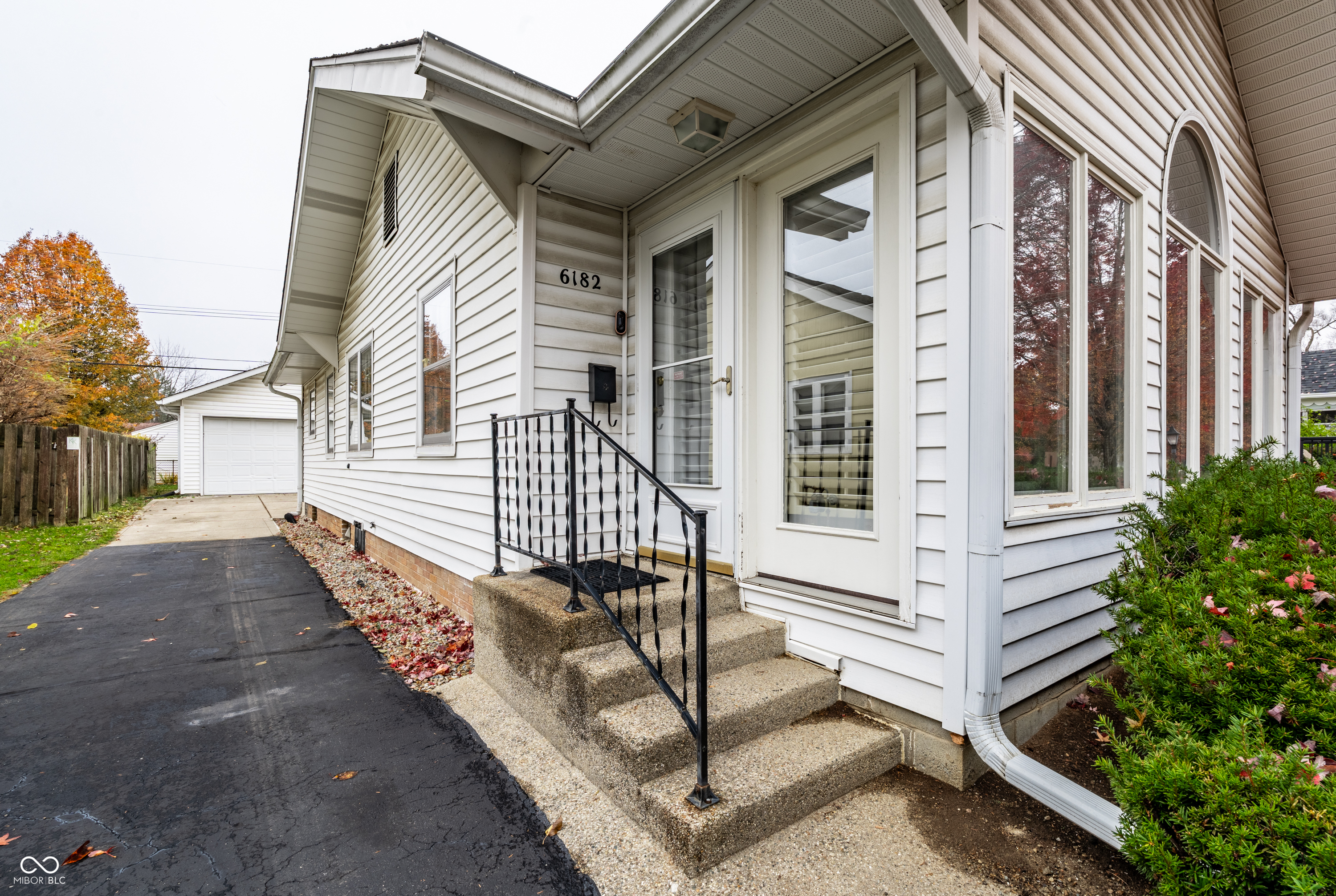 6182 Primrose Avenue