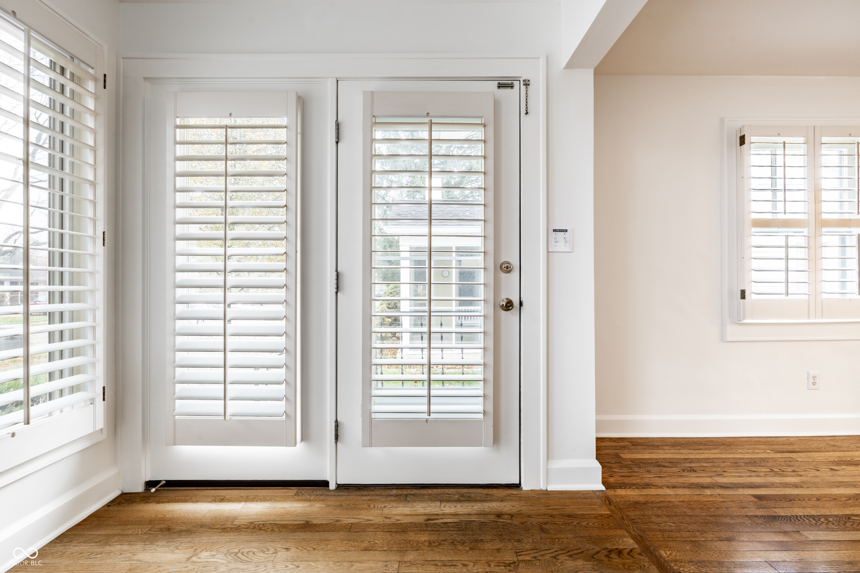 6182 Primrose Avenue