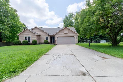 Photo of 572 San Ricardo Drive, Greenwood, IN 46142 (MLS # 22121557)