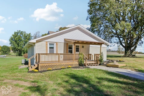 Photo of 10100 N Bunkerhill Road, Mooresville, IN 46158 (MLS # 22132601)