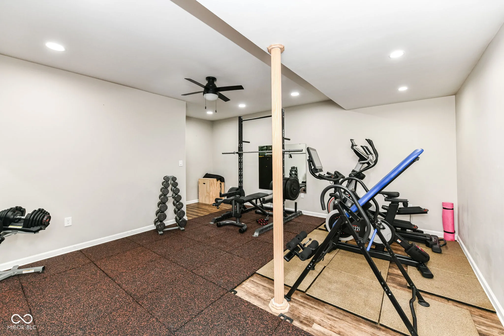 Zionsville, Indiana 46077, United States, 5 Bedrooms Bedrooms, ,5 BathroomsBathrooms,Residential,Pending,16685