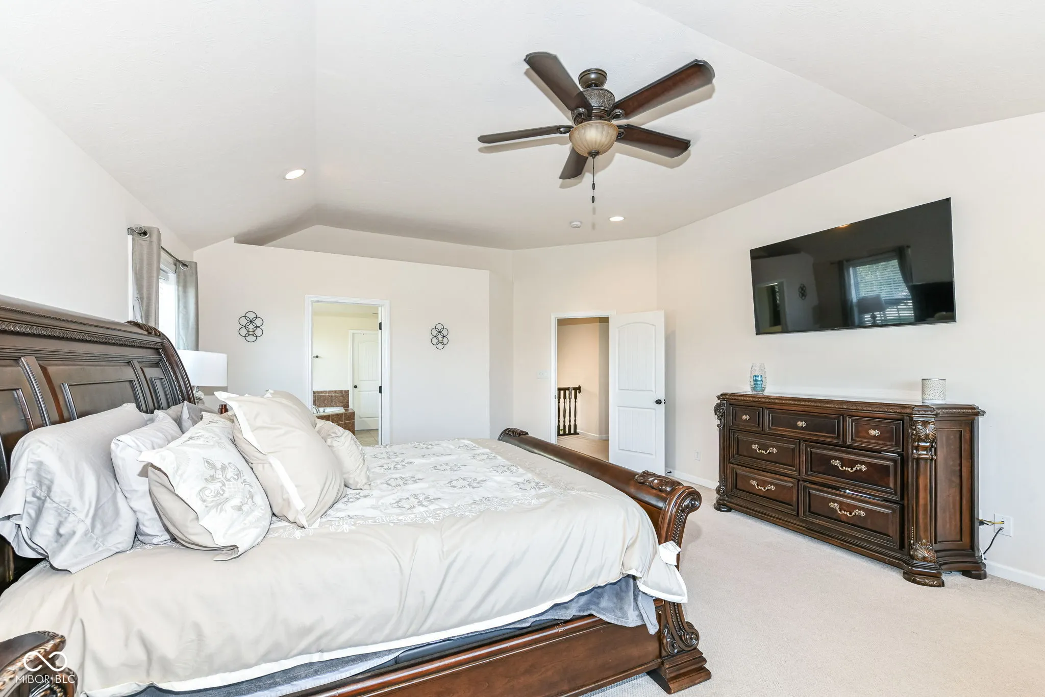 Zionsville, Indiana 46077, United States, 5 Bedrooms Bedrooms, ,5 BathroomsBathrooms,Residential,Pending,16685